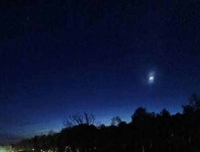 Virs Latvijas novērots neparasts skats - "SpaceX" nesējraķetes pakāpe